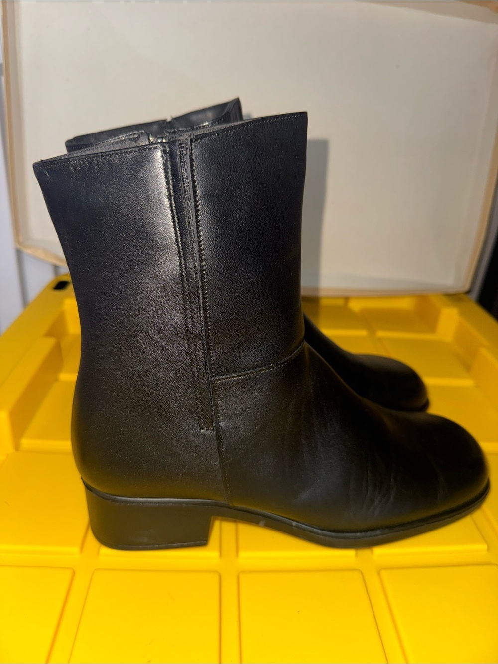 Santana Canada Black Leather Ankle Boots